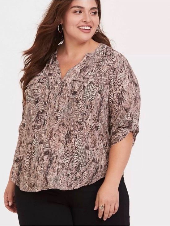 torrid Tops - Torrid Harper Georgette 3/4 Sleeved Blouse Size 3